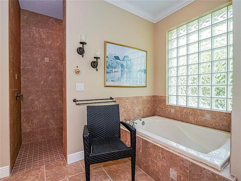 5873 Pine Ridge Cir — Photo 24