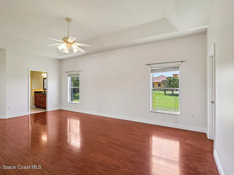 929 Hialeah St — Photo 20