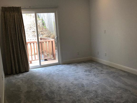 5th image of 239 Frankfort St