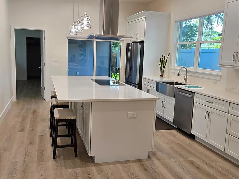 106 Lake Dr — Photo 6