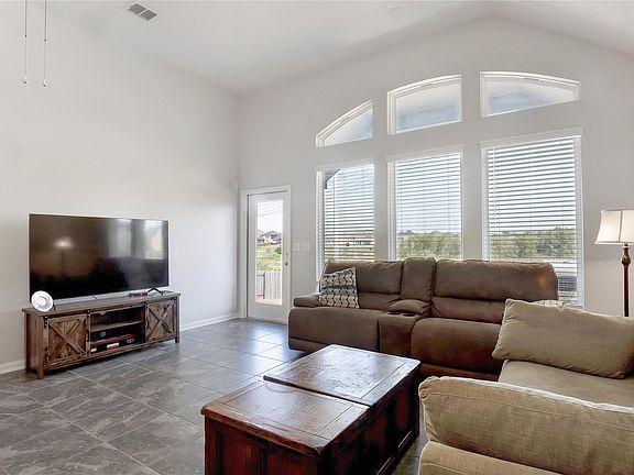 4th image of 574 Sugar Cane Rd