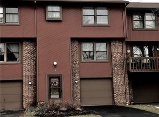 18 Garrison Dr, Fairport, NY 14450