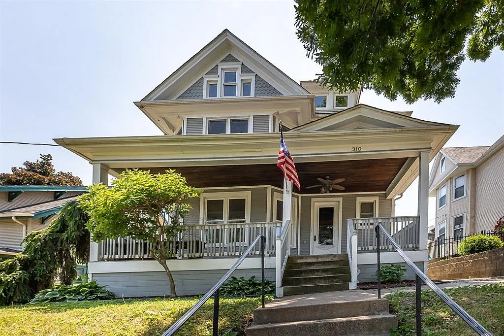 6 bed, 2599 sqft, $2,500 — Photo 2