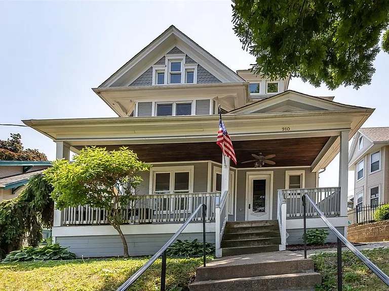 910 University Ave — Photo 2