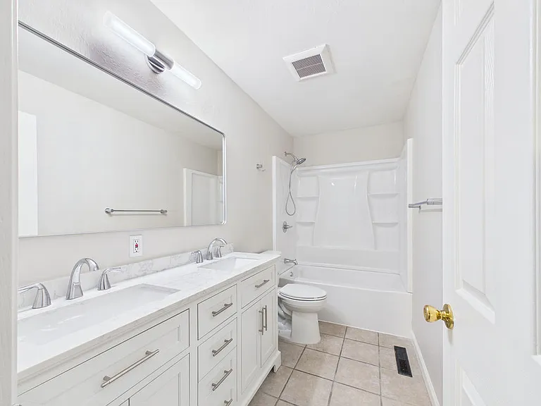 317 Cottonwood Ct — Photo 7