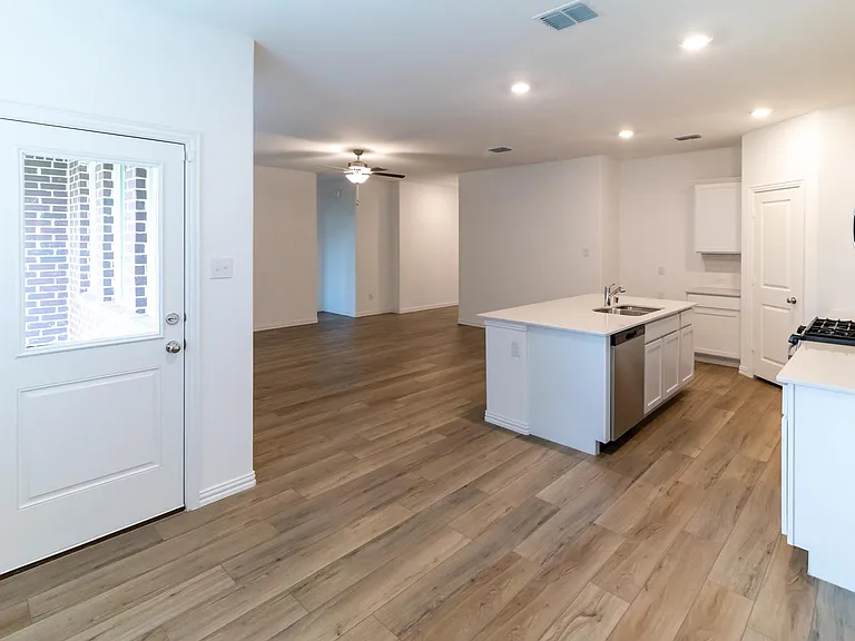 1837 Lake Grove Dr — Photo 8