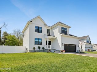 1 Melinda Ct, Bayville, NJ 08721