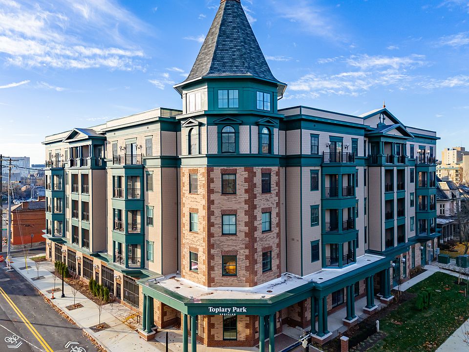 Nestled on the corner of E. Town & Washington St. of The Discovery District