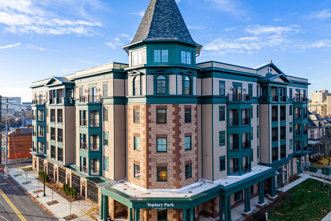 Nestled on the corner of E. Town & Washington St. of The Discovery District