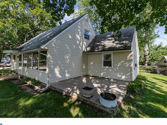 3rd image of 61 Coll Dr