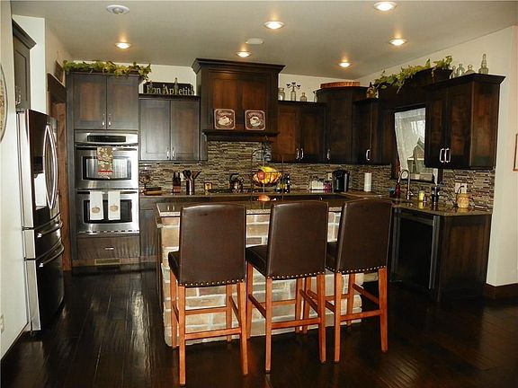3rd image of 3938 Summerwood Dr