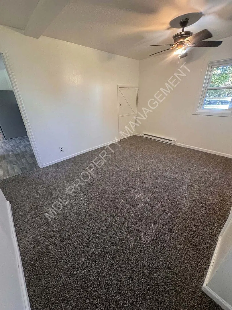 3 bed / 1.5 bath home with Pole Barn and Shed in Auburn, MI! — Photo 3