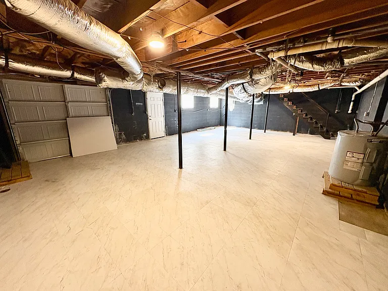 2641 Combs Dr — Photo 25