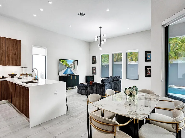 5663 Brookfield Cir W — Photo 15