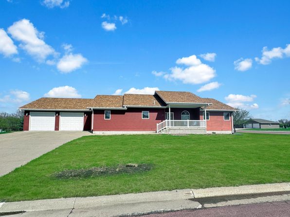 2749 Garnet Ave, Slayton, MN 56172