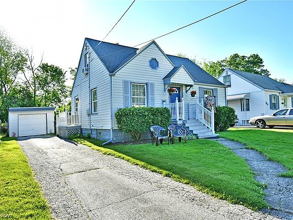 2nd image of 394 Meadowbrook Ave SE