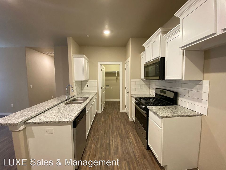 1st image of 5221 Oakwood Villas Ct