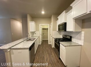 5221 Oakwood Villas Ct, Bethany, OK 73008