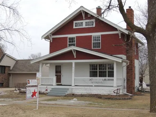408 2nd St SW, State Center, IA 50247