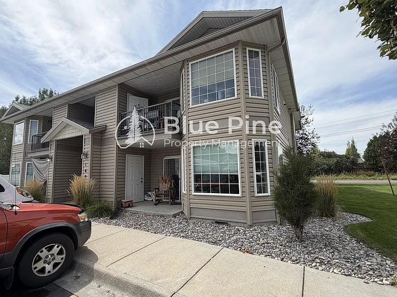 3 bed, 2.0 bath, 1156 sqft, $1,350 — Photo 1