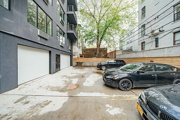 Rented by Nooklyn NYC LLC | media 31