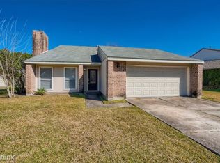 325 Old Course Dr, Friendswood, TX 77546