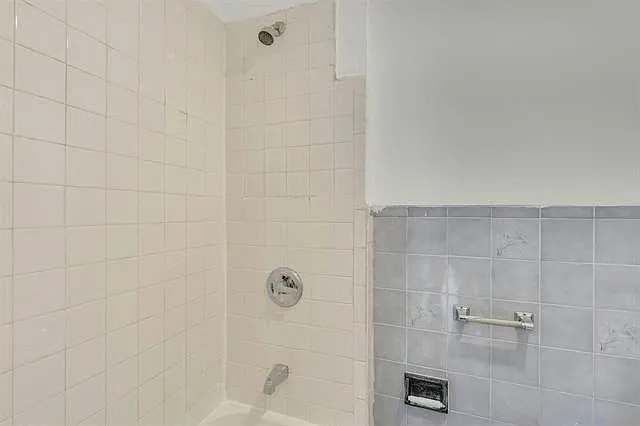2 bed, 1.0 bath, $2,300 — Photo 2