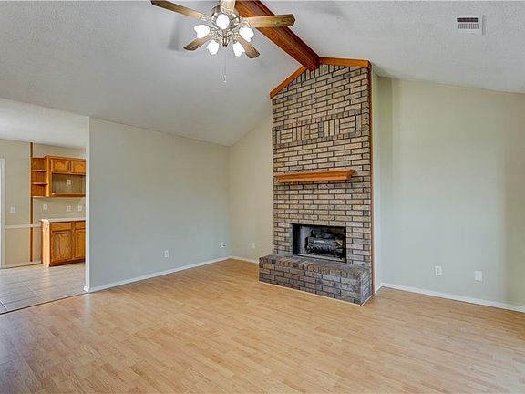 3rd image of 1100 Opal Dr