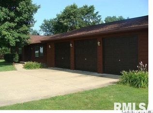 2103 New Lake Rd, Jacksonville, IL 62650