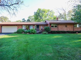 6085 Valley Knoll Dr, Rockford, IL 61109