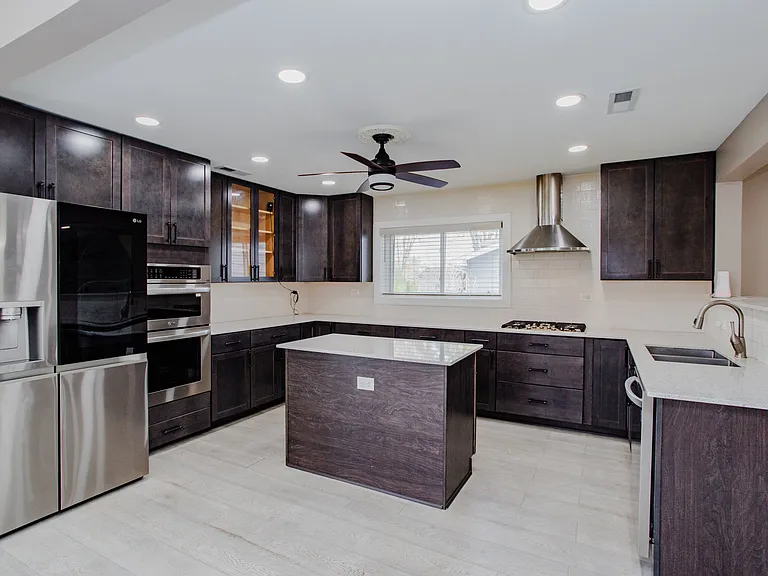 720 Durham Ln — Photo 6