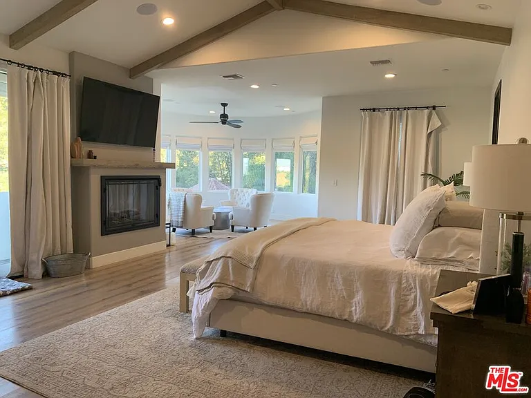 3373 Coldwater Canyon Ave — Photo 18
