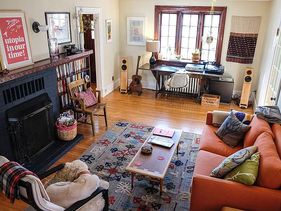 Sunny large living room