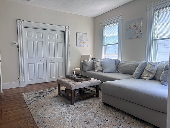 3rd image of 8 Sackville St APT 3