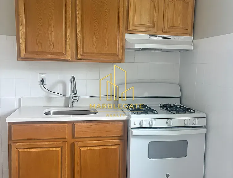 76 N 9th St #11 — Photo 2