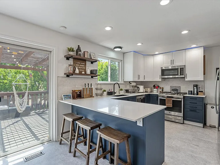 832 N Morton Dr — Photo 3