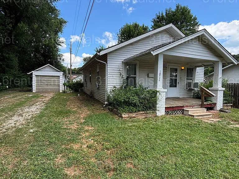 1012 W Ash Ave — Photo 1