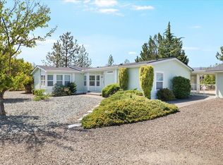 221 Deer Park Ln, Shady Cove, OR 97539