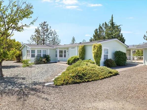 221 Deer Park Ln, Shady Cove, OR 97539