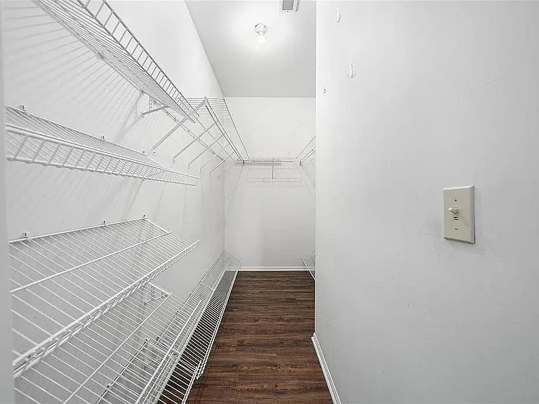 1025 N Spoede Rd — Photo 17