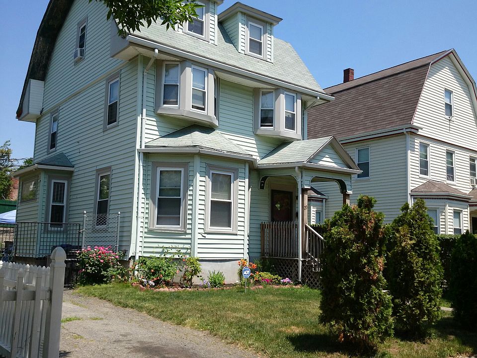 2nd image of 20 Longfellow St