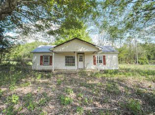 1502 Herschal Lyles Rd, Westmoreland, TN 37186