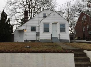 14 Juniper Rd, Port Washington, NY 11050