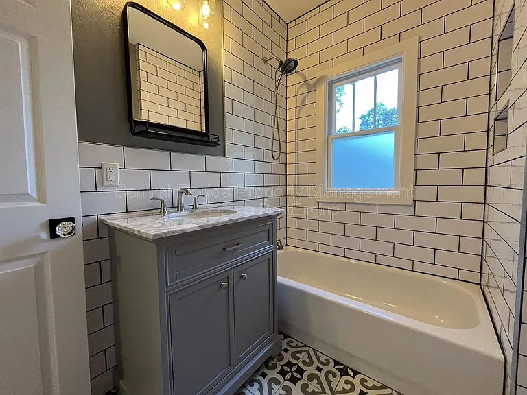 1509 E Jefferson St #X — Photo 28