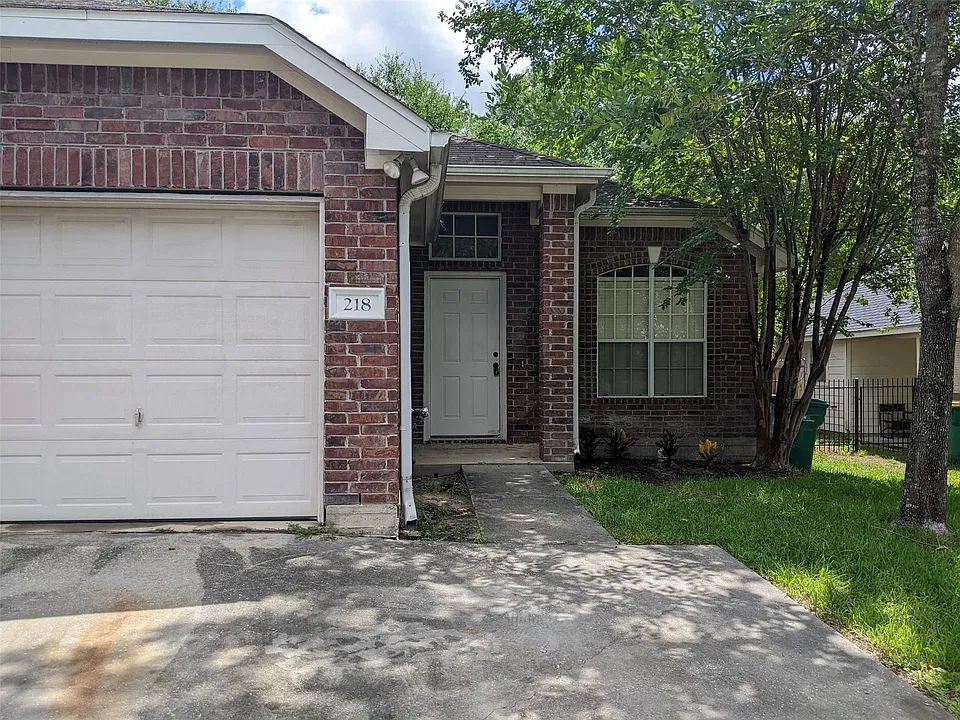 218 Canterbury Dr