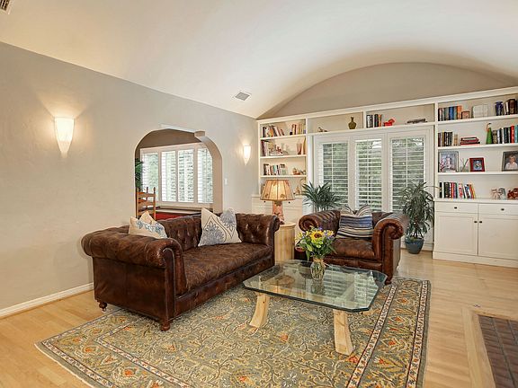 4th image of 2066 Prosser Ave