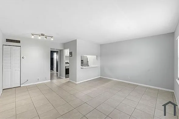 1 bed, 587 sqft, $1,900 — Photo 1