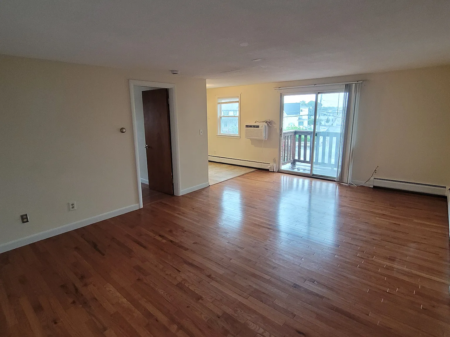 1538 Eastern Ave — Photo 3