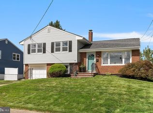 12 Valley View Rd, Hamilton, NJ 08620