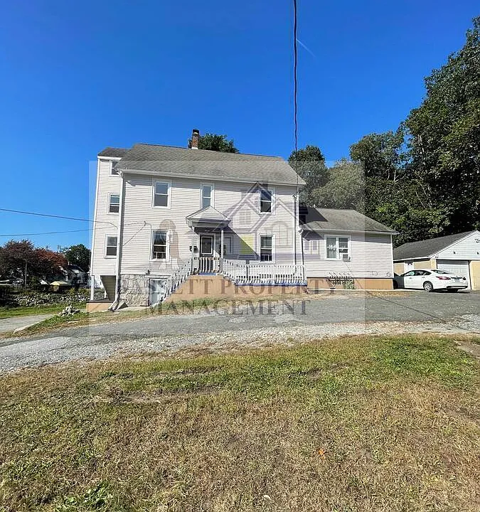 109 E Albert St #1W